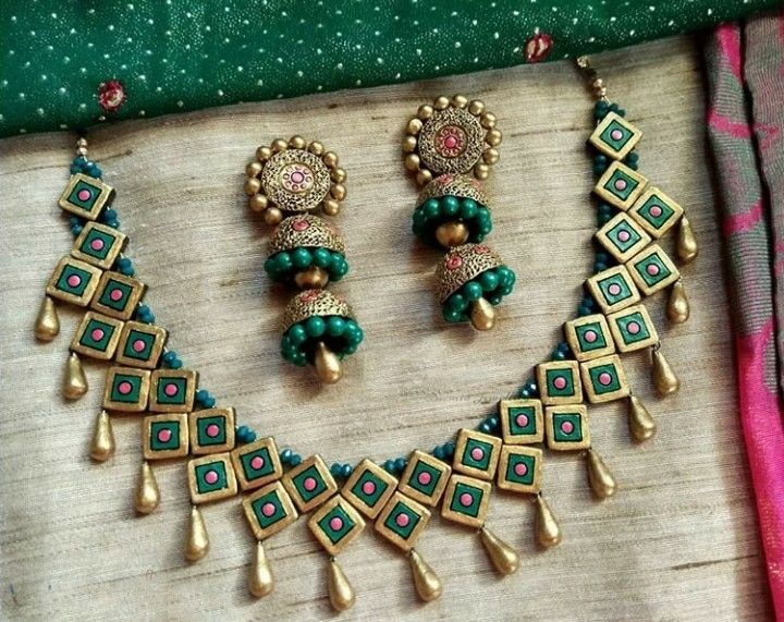 Green and pink terracotta necklace set